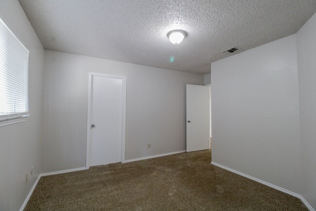 Building Photo - 3811 Bremen Ave