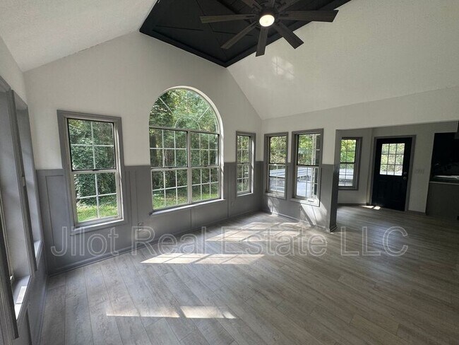 Building Photo - 63 Lakeview Ln