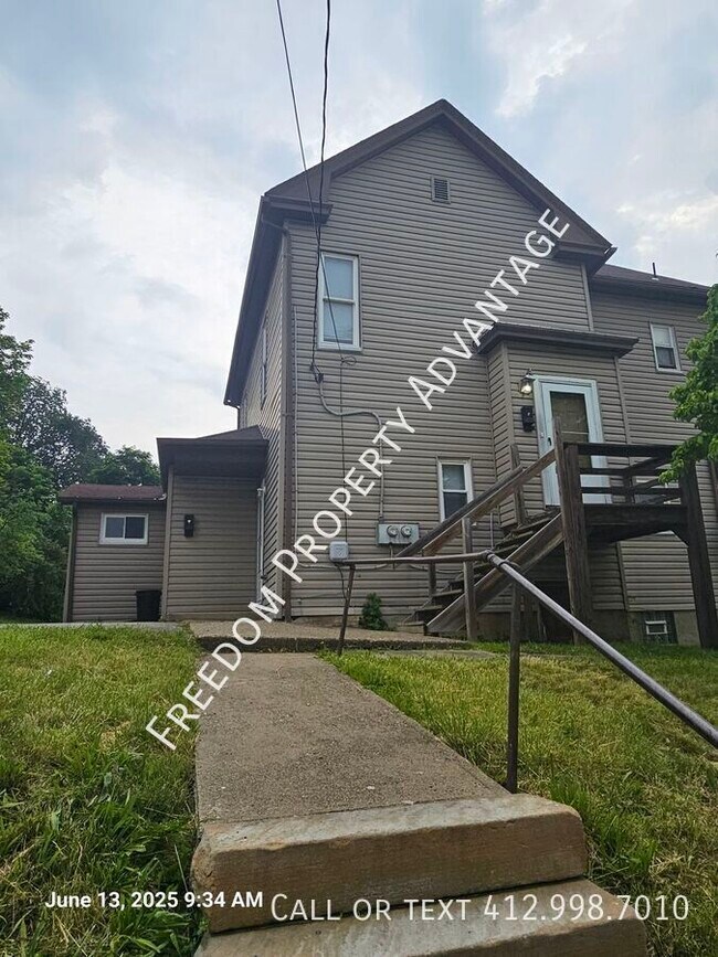 Building Photo - 130 Hall Ave
