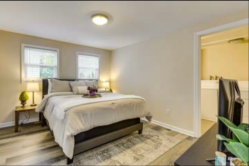 Building Photo - 1108 Valley View Ave