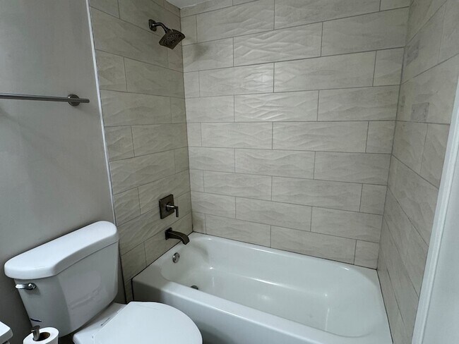 Building Photo - 2220 Abbeywood Dr