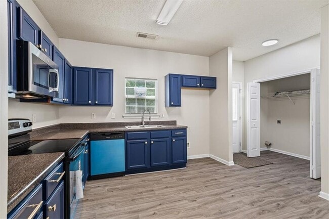 Building Photo - 7322 Bridlewood Ct