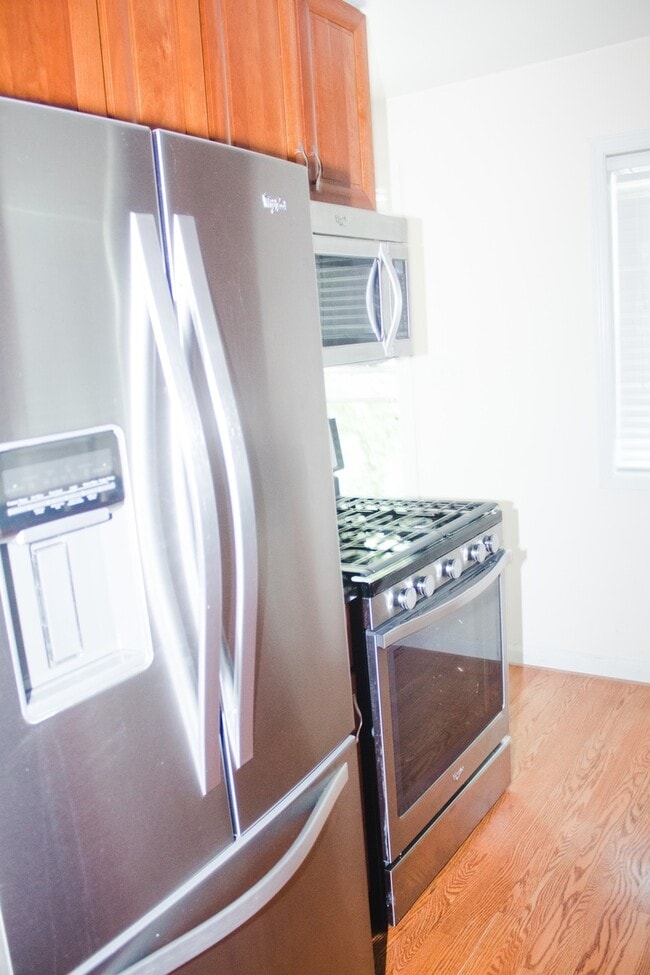 Building Photo - Remodeled 3 Bedroom