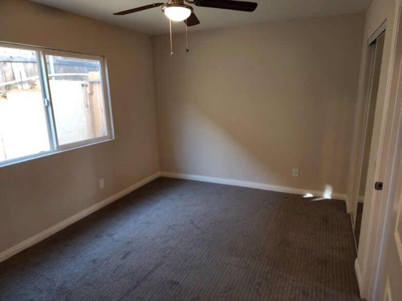 Building Photo - 8580 Golden Ridge Rd