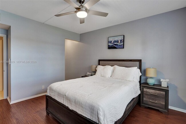 Building Photo - 400 N Riverside Dr