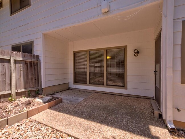 Building Photo - 8402 Tallwood Dr