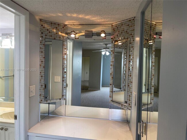 Building Photo - 3940 Inverrary Blvd