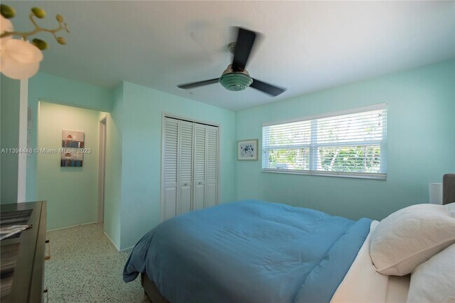 Building Photo - 3327 NE 15th Ct