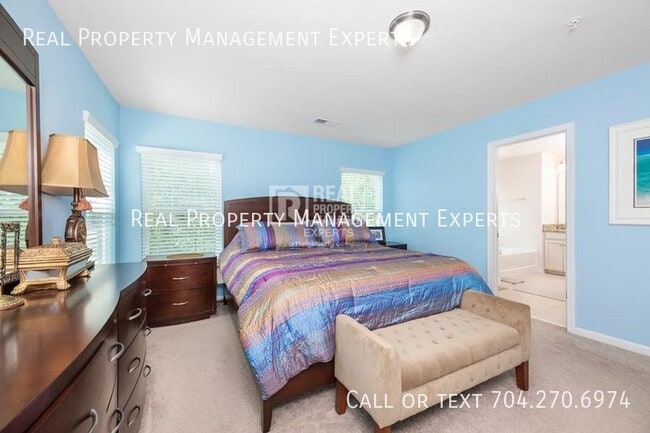 Building Photo - 159 Portola Valley Dr