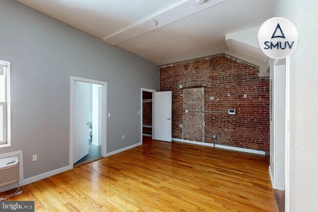 Building Photo - 231 E North Ave
