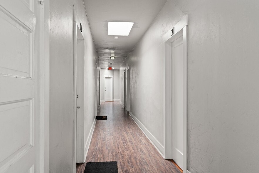 Building Photo - 138 Elm Ave