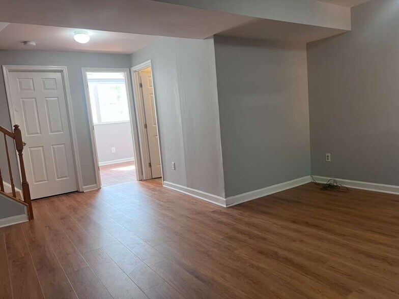 Building Photo - 6205 Abbottsbury Row