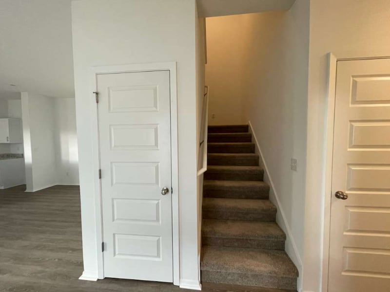 Building Photo - 6713 SW Dignity Ave