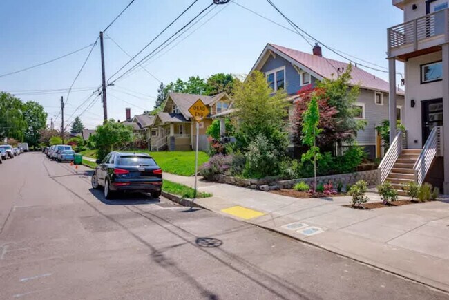 Building Photo - 5177 NE 14th Pl