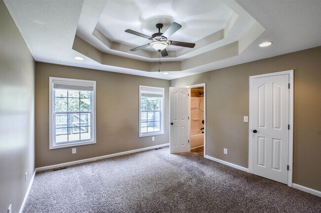 Building Photo - Ranch with Bonus in Fox Crossing!