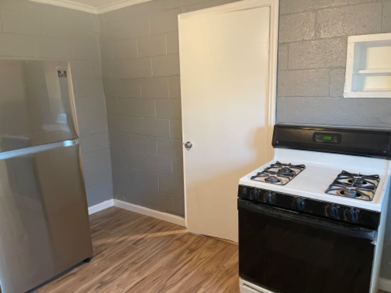 Building Photo - 3217 James Ave