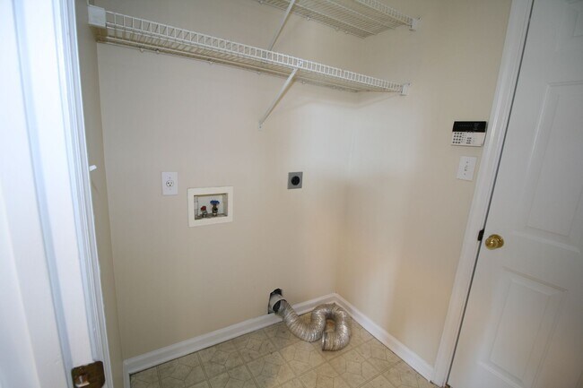 Building Photo - Single Family Home in the Hamburg Area         20260504