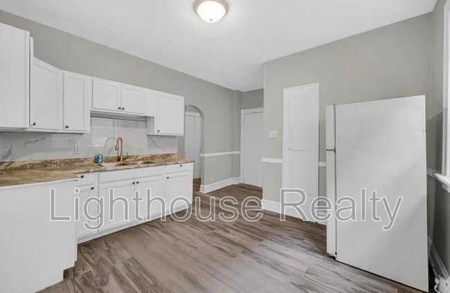 Building Photo - 1319 Marshall St