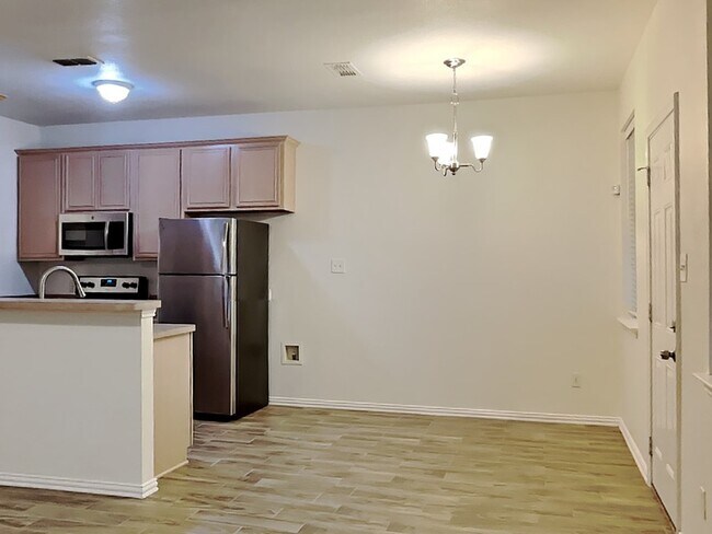 Building Photo - 6401 Downeast Dr