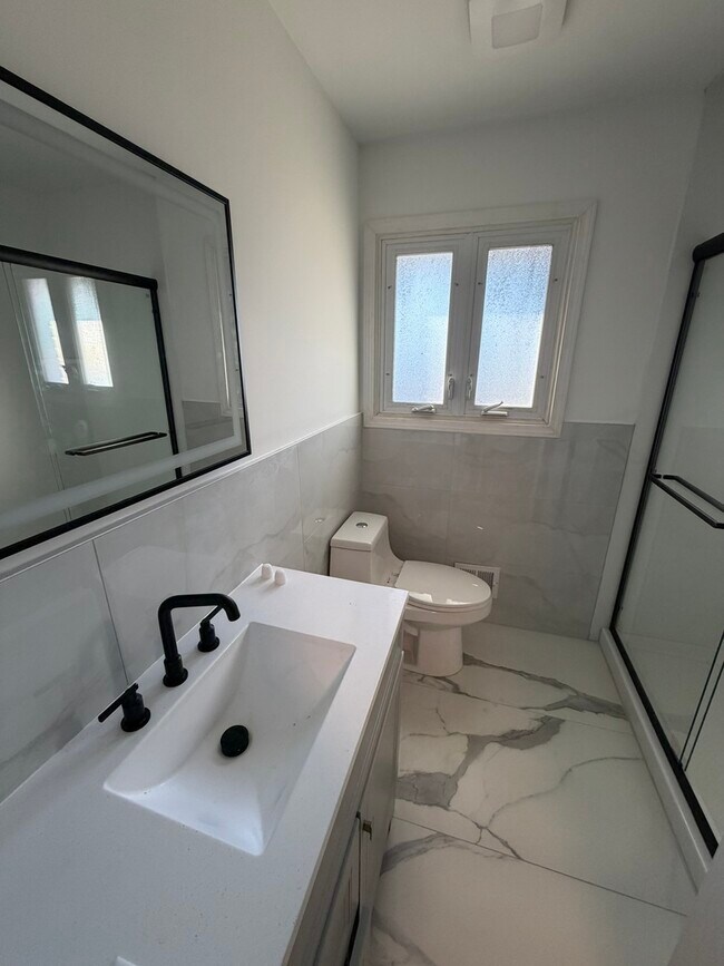 Building Photo - 8901 Octavia Ave