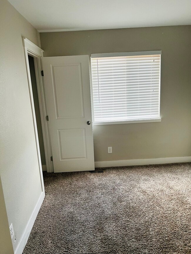 Building Photo - 2025 Broman Ct