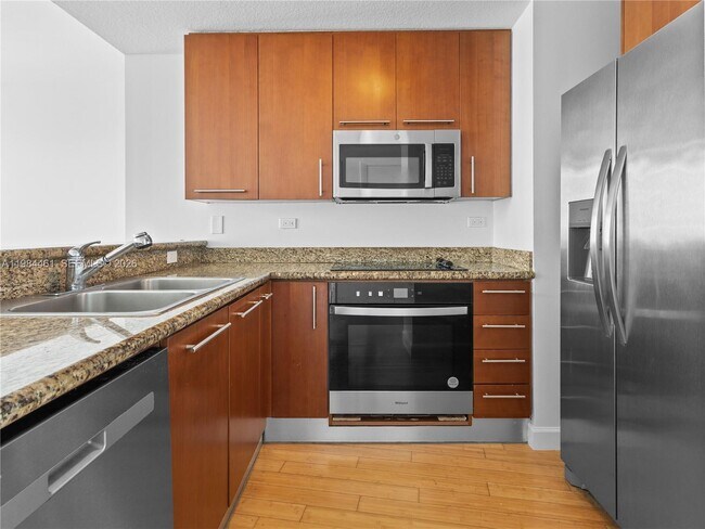 Building Photo - 6515 Collins Ave