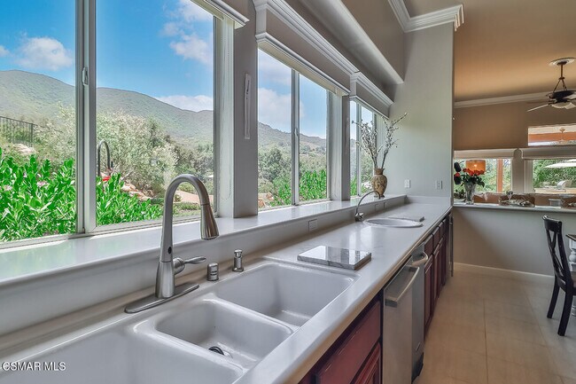 Building Photo - 1808 Crystal View Cir
