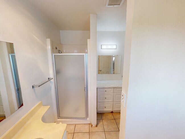 Building Photo - 5375 E Falls View Dr