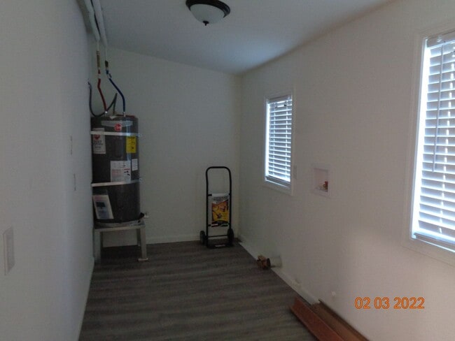 Building Photo - Cute and Cozy Ranch Style Home in East Lan...