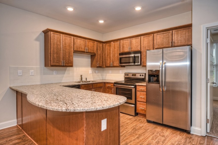 Gorgeous finishes in the kitchen featuring stainless steel appliances, hardwood flooring, and granite counter tops. - 708 Summit