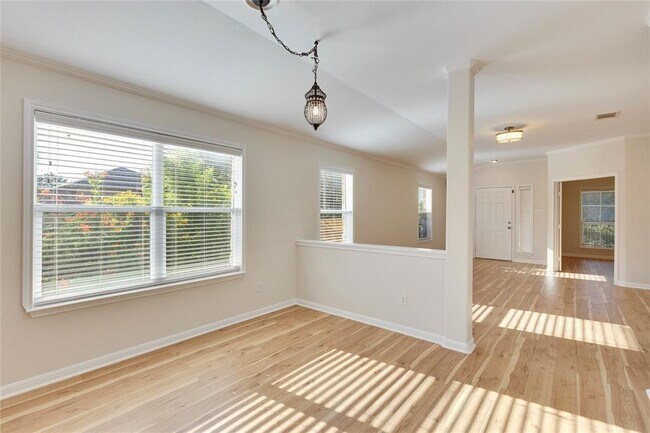 Building Photo - 600 Lakemont Dr