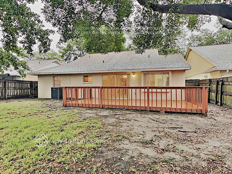 Building Photo - 1410 High Knoll Dr