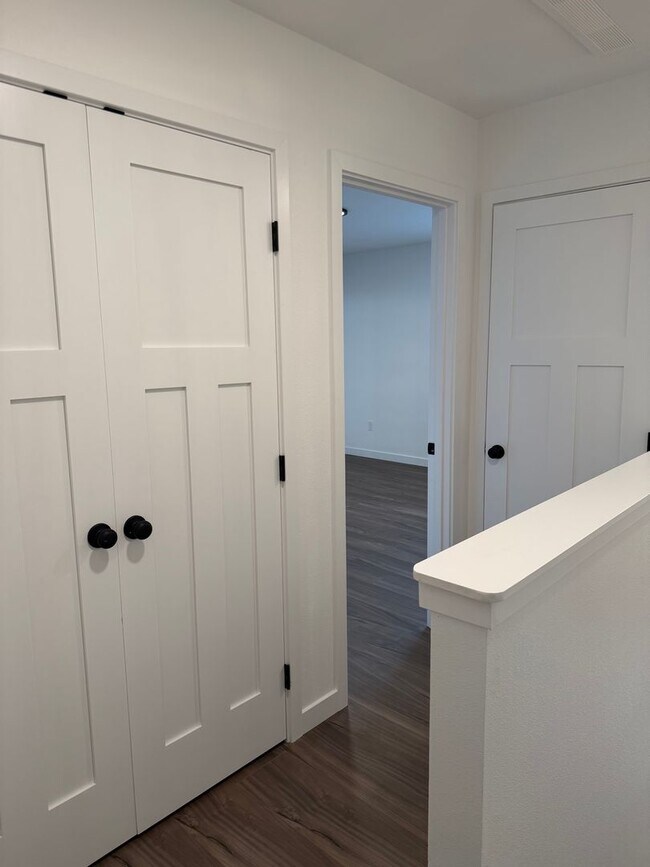 Building Photo - Brand new 3 bedroom 3 full bath townhouse in Thurston! $1,000 OFF YOUR FIRST MONTH'S RENT!