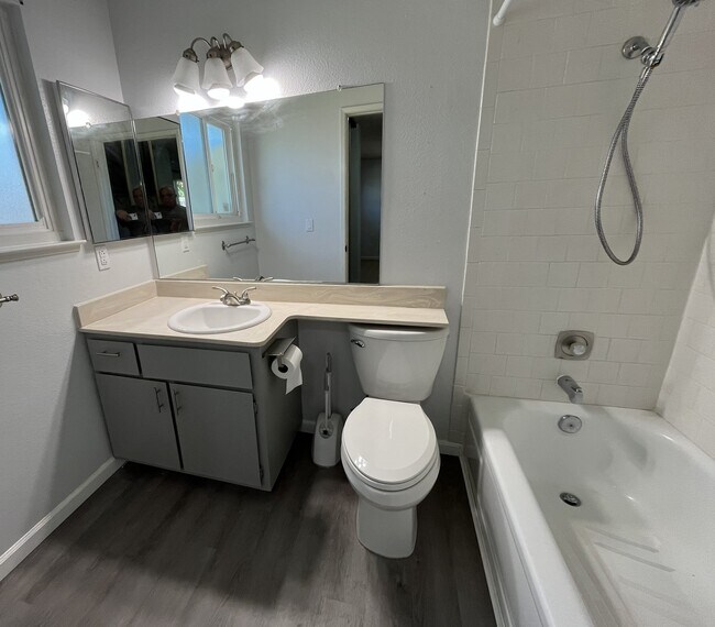 Building Photo - 6936-6936 Sutro Ct