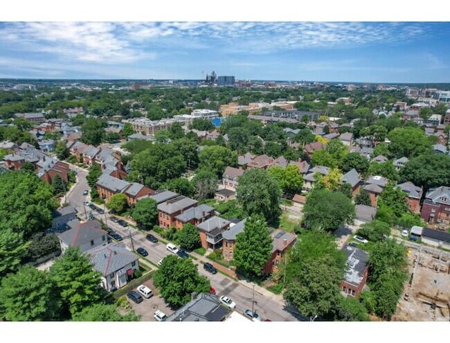 Building Photo - The Artist's Apt. | 2BR | Short North | +Parking