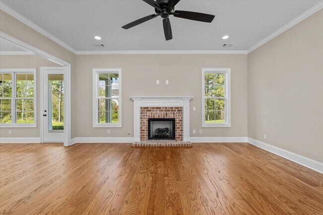 Building Photo - 565 River Oaks Ln