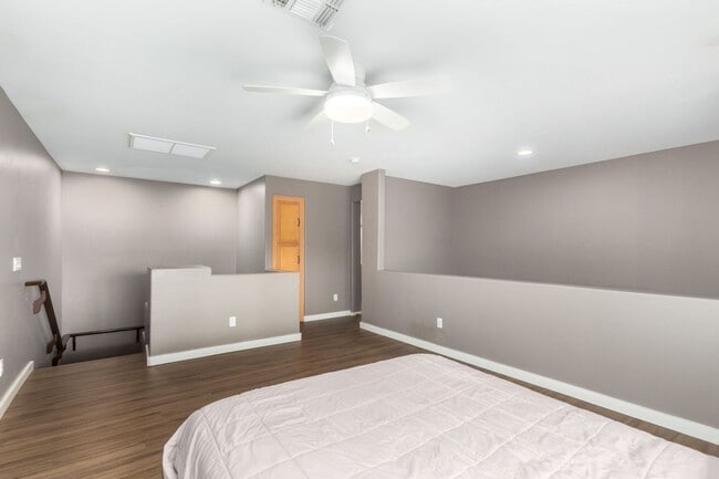 Building Photo - PRICE REDUCED & Move-In Ready!