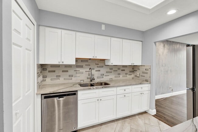 Building Photo - Welcome Home, Newly Remodeled Condo