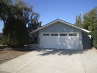 Building Photo - SPACIOUS 3BED, 2 BATH IN EXCELLENT SANTA C...
