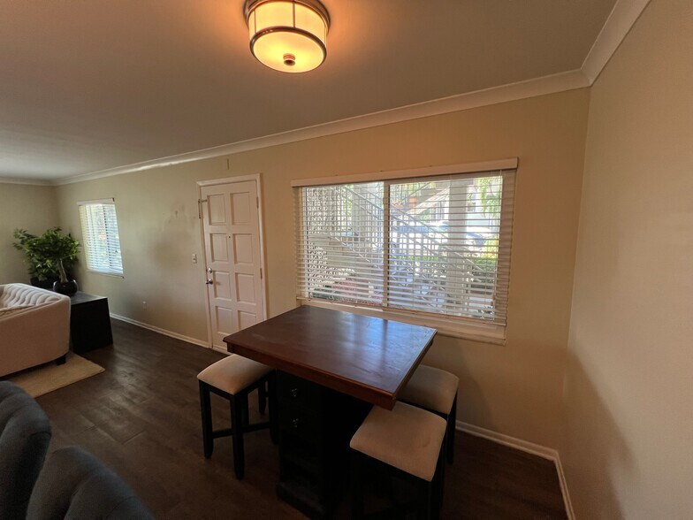 Building Photo - 2 Bed/2 Bath - Unit 21