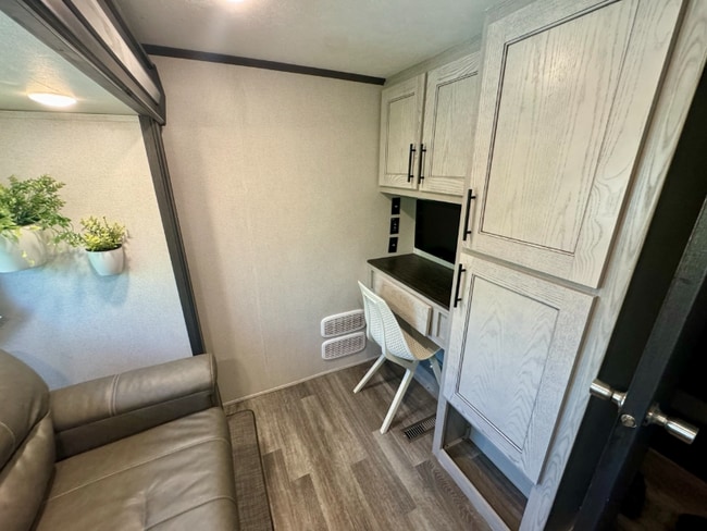 Building Photo - 1716 Sunbeam Lake Dr