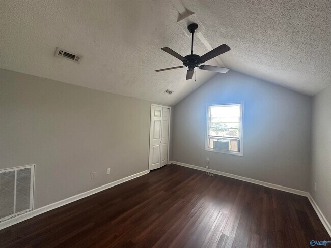 Building Photo - 3030 Dupree Dr SW