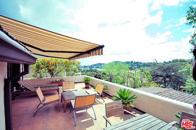 Building Photo - 2667 Lake View Terrace E