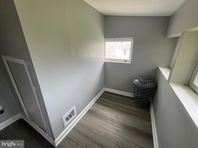 Building Photo - 4009 Elderon Ave