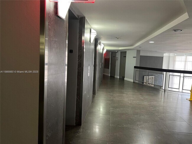 Building Photo - 200 Leslie Dr