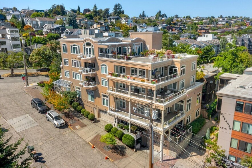 Building Photo - Luxury spacious unit with partial downtown view in Magnolia
