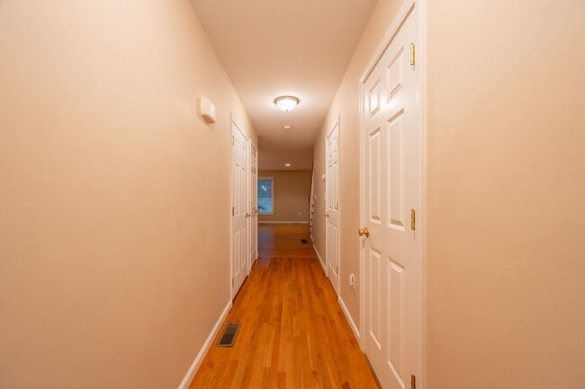 Building Photo - Modern 2 Bedroom Condo with Ensuite Baths ...