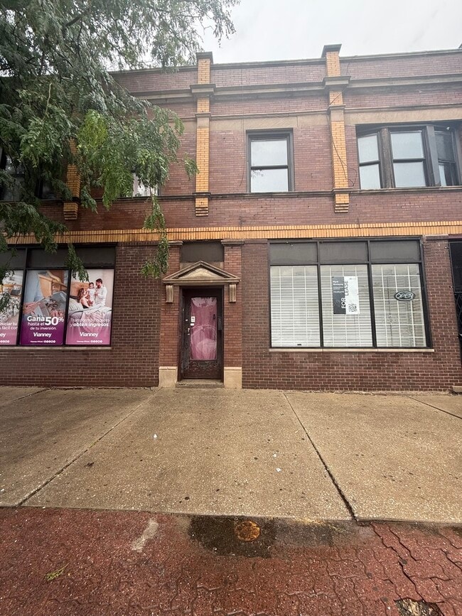Building Photo - 5714 W Cermak Rd