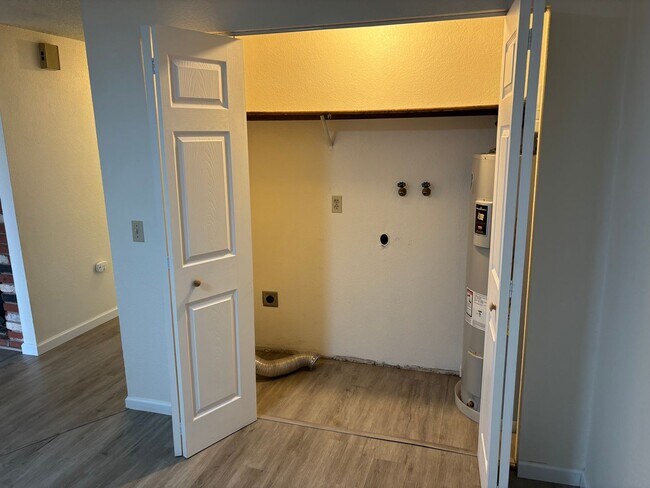 Building Photo - 717-719 SE Centennial St