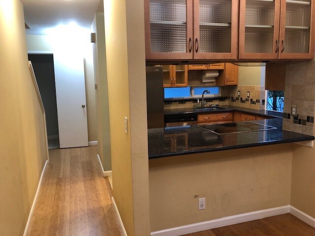 Building Photo - 645 Forest Ave